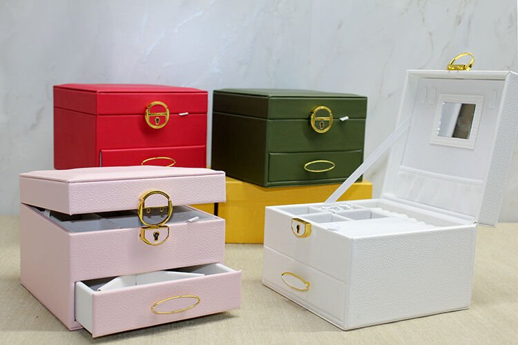 16x16 cm Deri Kaplamalı Makyaj Ve Takı Kutusu