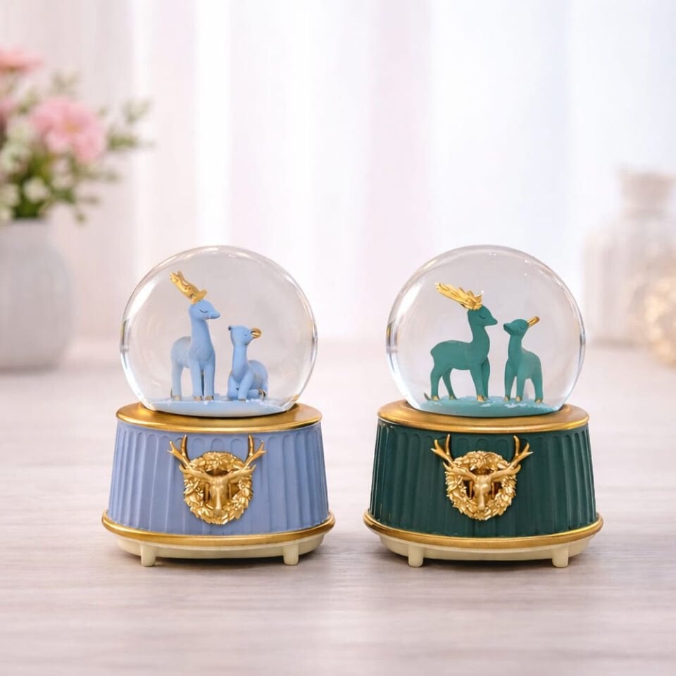 Orta Boy Geyik Figürlü Kar Küresi