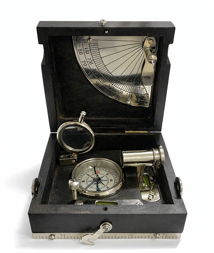 Ahşap Kutulu İşlemeli Pirinç Pusula Seti