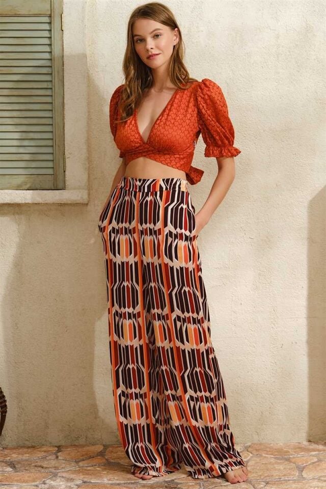 Kısa Yarım Kol V Yaka Kadın Geometrik Yazlık Kurdela Şerit Detaylı Pijama Takımı Anıl 9813