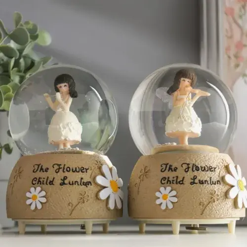 Kemancı Kız Kar Küresi Orta Boy