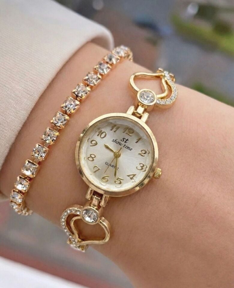 BOMBELİ BEYAZ BAYAN KOL SAATİ