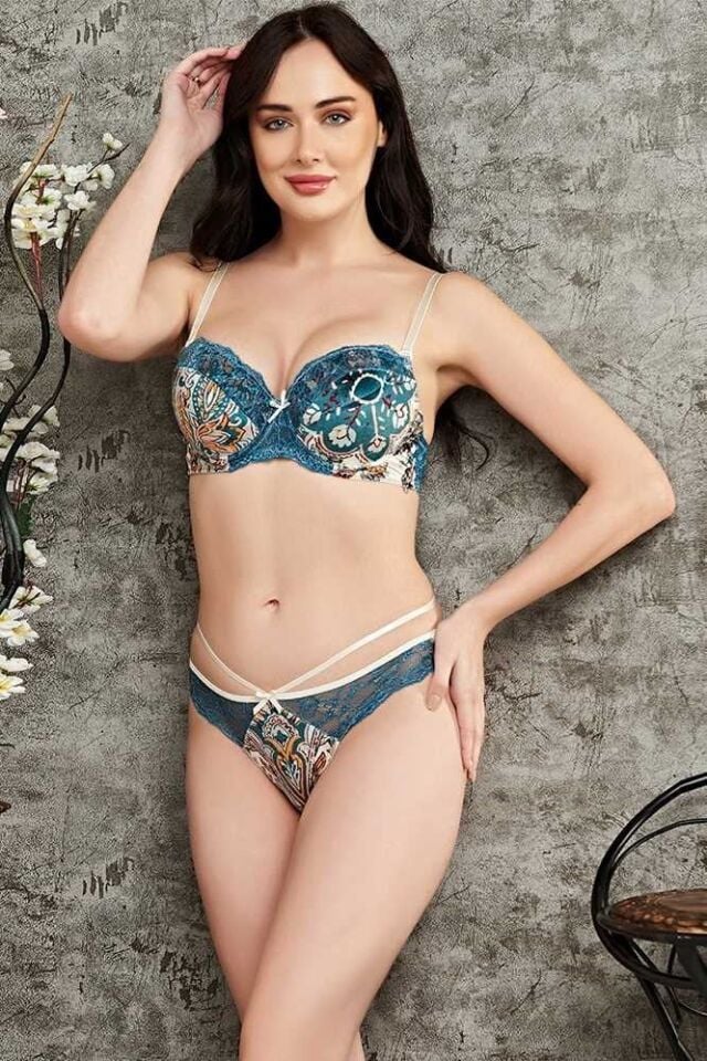 Kadın Kadife Balenli Destekli Dolgulu Askıları Çıkabilen Dantelli Sütyen ve String Takım (4781)