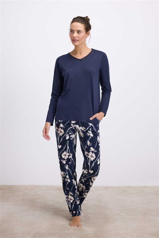 Kadın Uzun Kollu T-Shirt ve Pantolon Pijama Takımı – Konforlu, Şık ve Nefes Alabilen Ev Giyim 11533