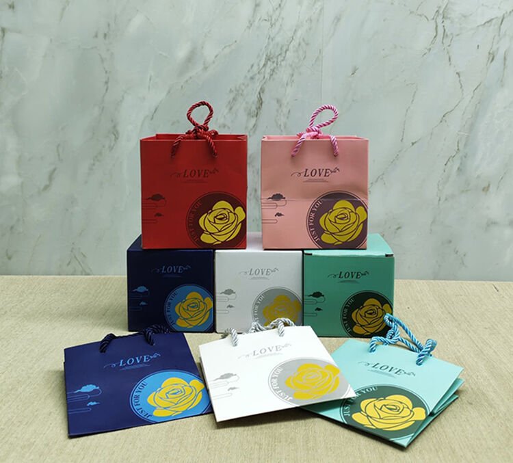 Romantik Gül Yüzük Kutusu Kubbe