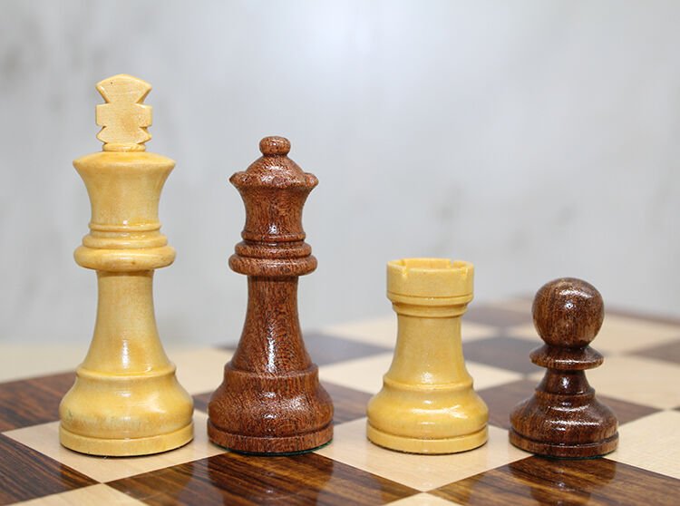 Mıknatıs Taşlı Ahşap Katlanabilir Kutulu Satranç Oyunu 40 Cm