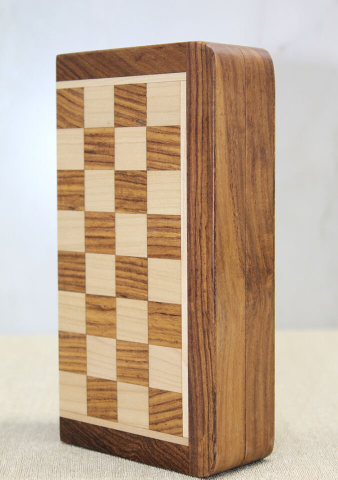 Özel Vernikli Mıknatıs Taşlı Ahşap Katlanabilir Kutulu Satranç Oyunu 25 Cm