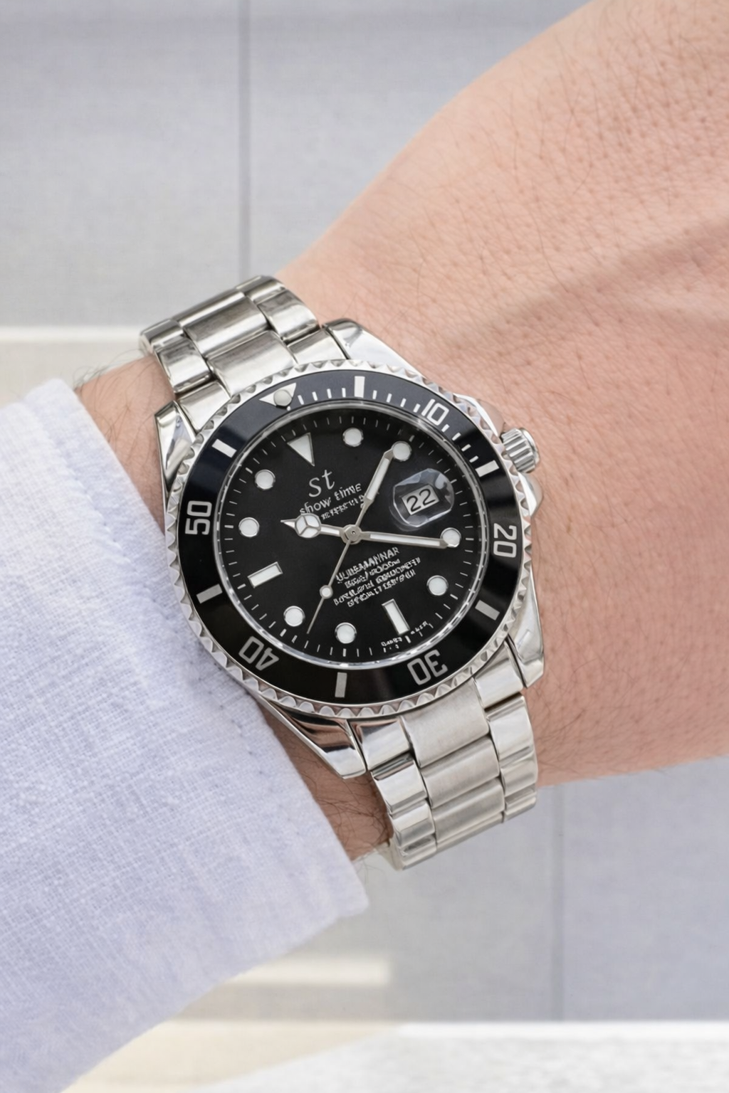 GÜMÜŞ-SİYAH PASLANMAZ ÇELİK ERKEK KOL SAATİ