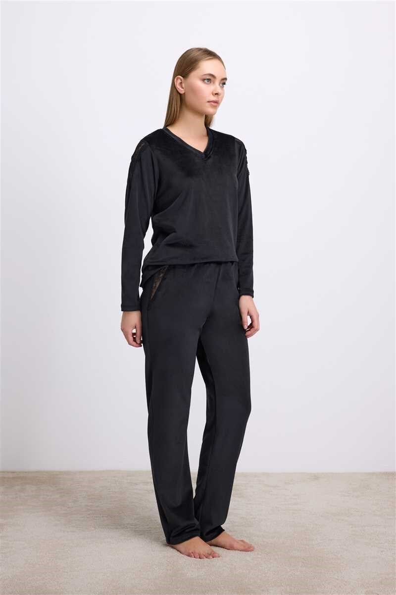 Anıl Kadın Uzun Kollu, Kadife Dokulu, Dantel Detaylı, Tişört ve Pantolon Pijama Takımı (11542)