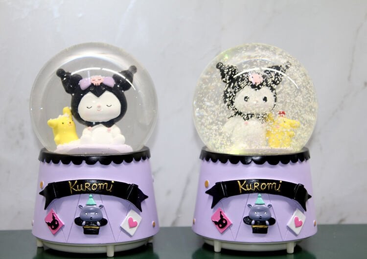 Kuromi İçi Dönmeli Püskürtmeli Işıklı Müzikli Kar Küresi Büyük Boy - Model 2