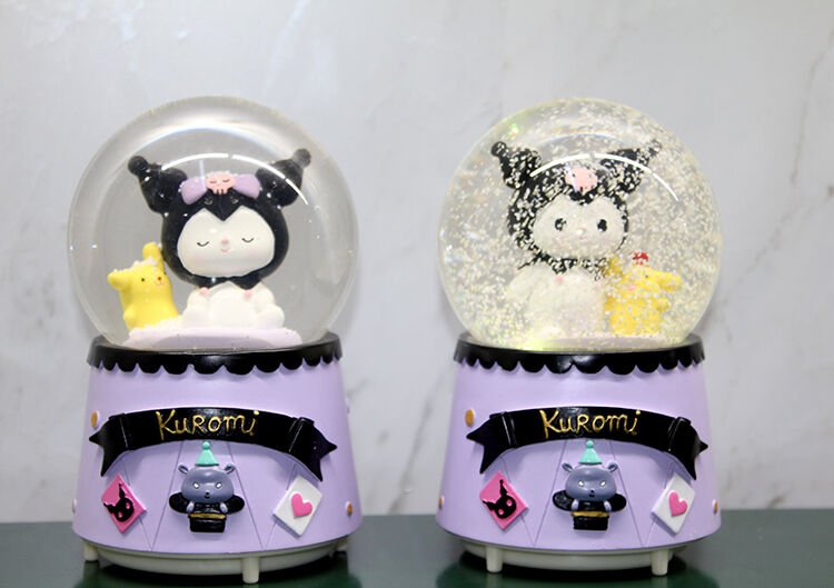 Kuromi İçi Dönmeli Püskürtmeli Işıklı Müzikli Kar Küresi Büyük Boy - Model 2