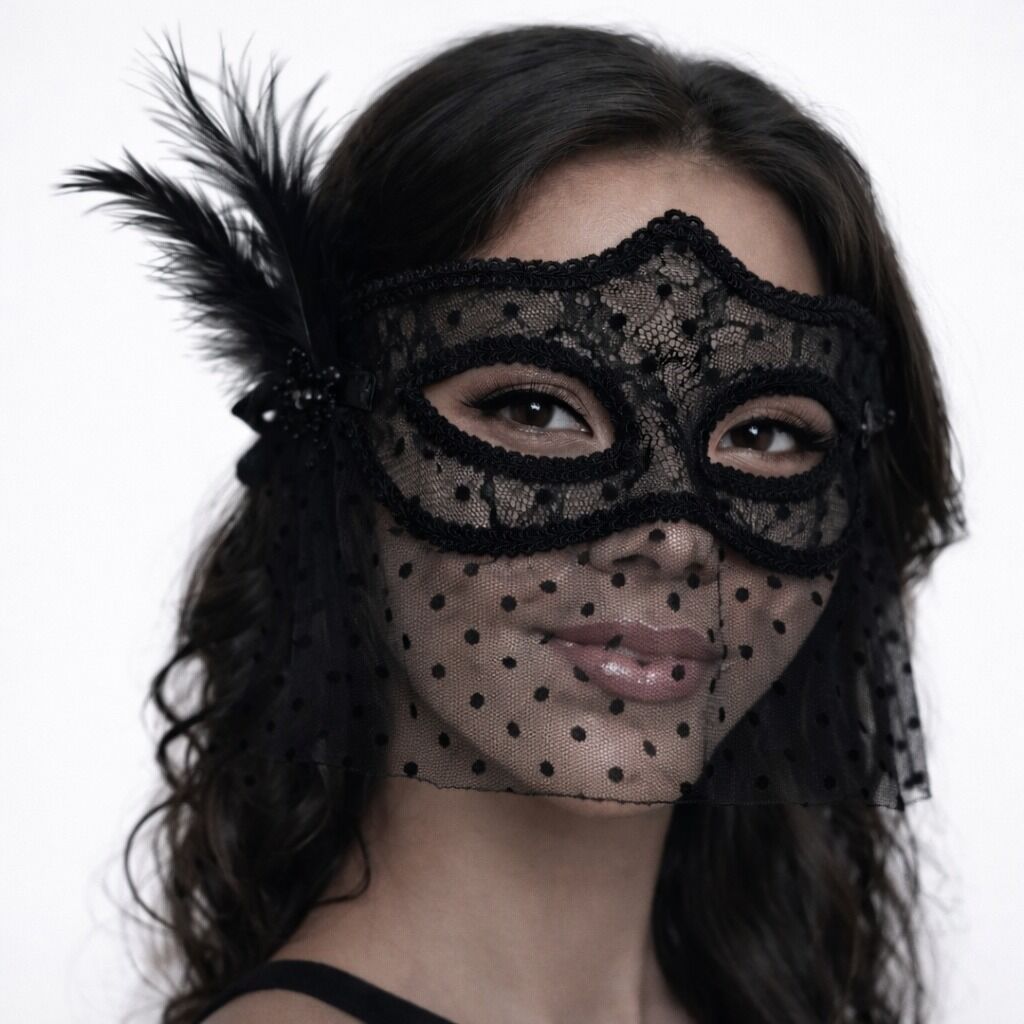 Siyah Dantel Tüllü Peçeli Parti Maskesi - Tüylü İnci Detaylı