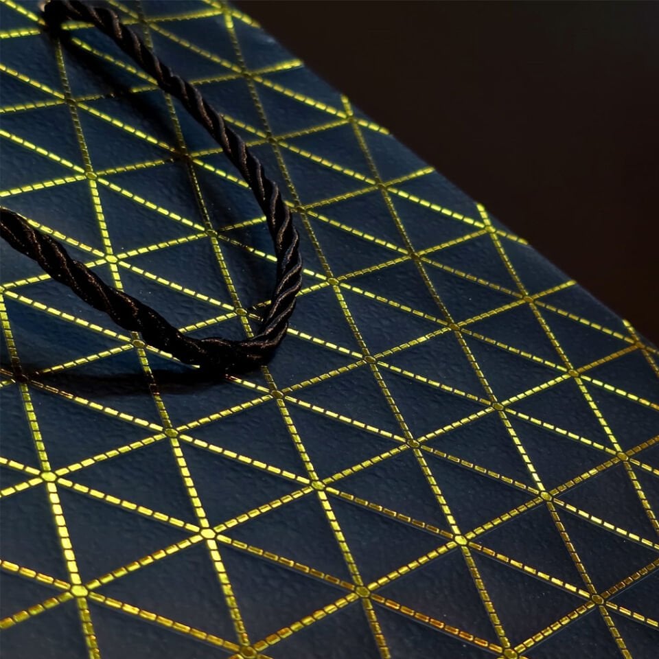 Siyah Geometrik Desenli Mini Boy Karton Hediye Çantası